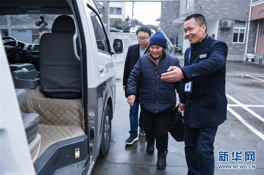 (圖文互動)(9)平靜而充滿力量——“中國網(wǎng)事·感動2018”年度網(wǎng)絡(luò)人物群像