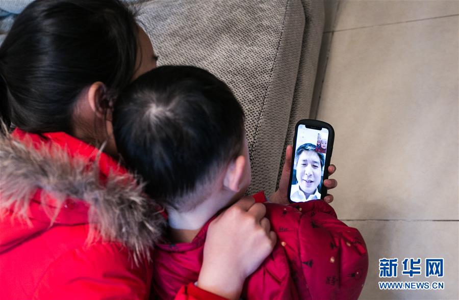 （新春走基層&middot;圖文互動）（2）車站，懂得大海的浪漫&mdash;&mdash;&ldquo;一帶一路&rdquo;夫妻的春節(jié)連線