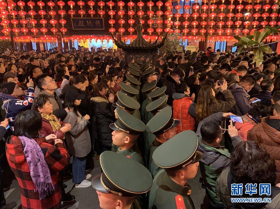 (新華全媒頭條·圖文互動)(6)向祖國報告:我在戰(zhàn)位守萬家團圓——解放軍和武警部隊新春佳節(jié)備戰(zhàn)執(zhí)勤記事