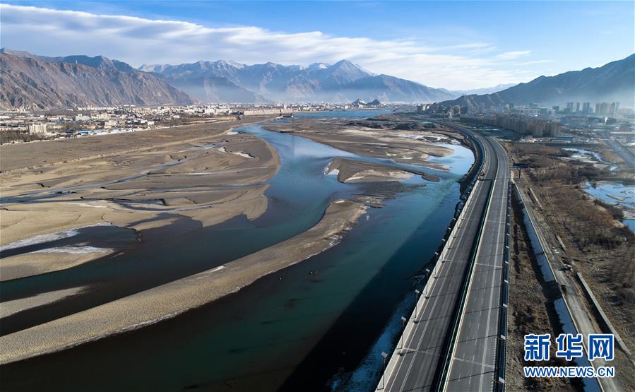 （兩會(huì)前夕看落實(shí)&middot;圖文互動(dòng)）（2）格?；ㄩ_(kāi) 幸福路寬&mdash;&mdash;西藏落實(shí)習(xí)近平總書(shū)記全國(guó)兩會(huì)重要講話精神紀(jì)實(shí)