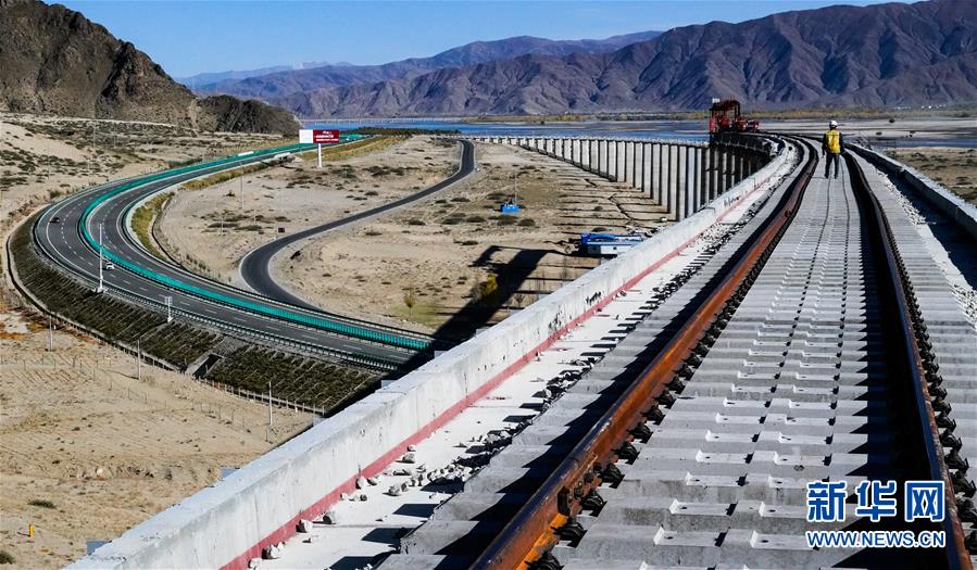 （兩會(huì)前夕看落實(shí)&middot;圖文互動(dòng)）（3）格?；ㄩ_(kāi) 幸福路寬&mdash;&mdash;西藏落實(shí)習(xí)近平總書(shū)記全國(guó)兩會(huì)重要講話精神紀(jì)實(shí)