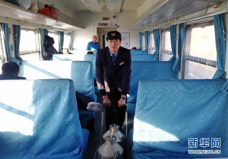 （新春走基層·圖文互動(dòng)）（1）變的是時(shí)間，不變的是溫情——開(kāi)往小興安嶺深處的幸福“慢火車”