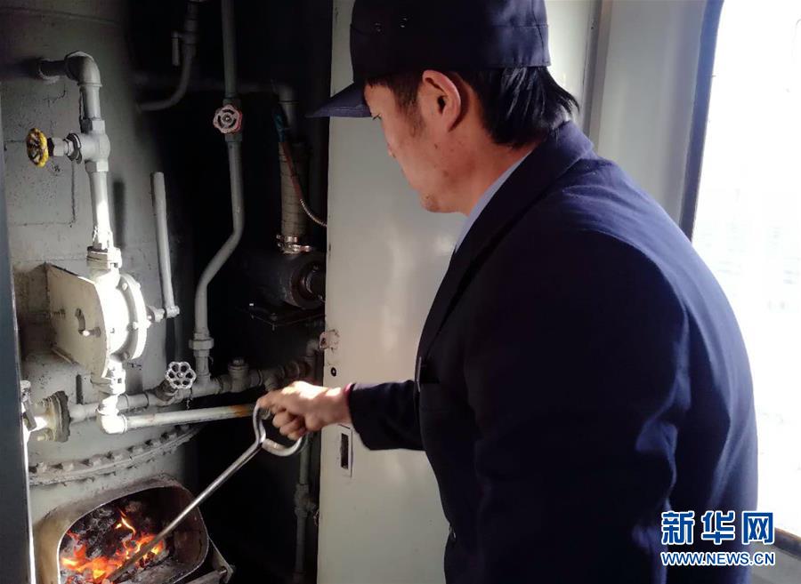 （新春走基層·圖文互動(dòng)）（3）變的是時(shí)間，不變的是溫情——開(kāi)往小興安嶺深處的幸福“慢火車”