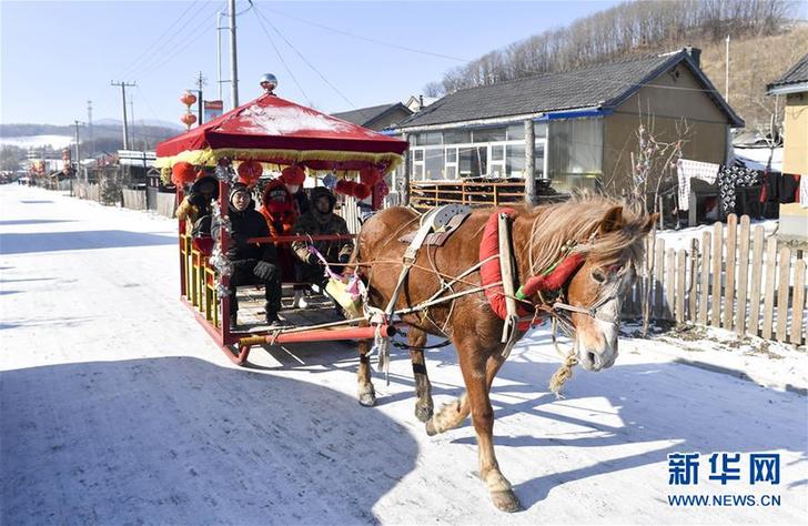 （在習(xí)近平新時(shí)代中國(guó)特色社會(huì)主義思想指引下&mdash;&mdash;新時(shí)代新作為新篇章&middot;圖文互動(dòng)）（4）三年，從無名小屯到聲名遠(yuǎn)播&mdash;&mdash;這個(gè)&ldquo;雪鄉(xiāng)&rdquo;是如何做到的？