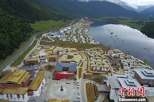 資料圖：初夏的西藏林芝魯朗小鎮(zhèn)美輪美奐。<a target='_blank' ><p  align=