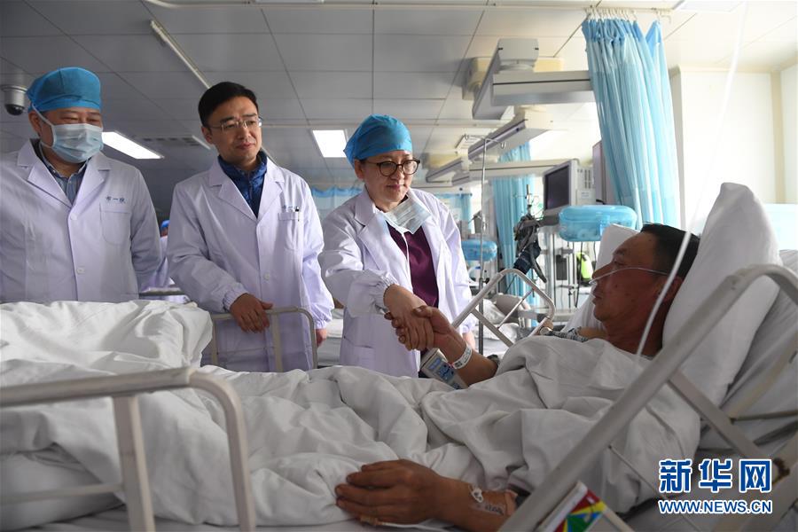 （新華全媒頭條·響水化工廠爆炸事故·圖文互動）（3）為了617個(gè)生命的賽跑——江蘇響水爆炸事故傷員救治一線實(shí)錄