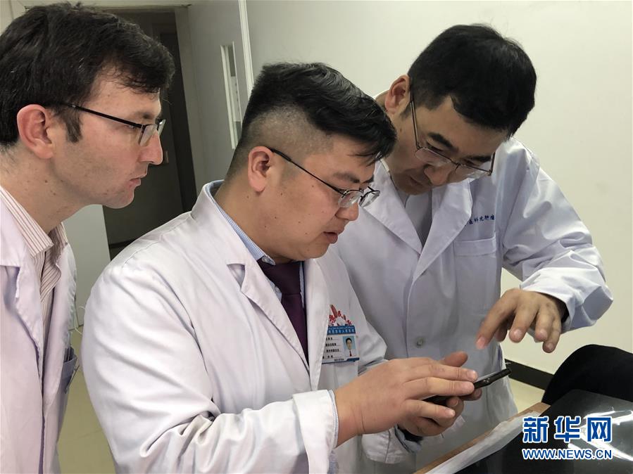 (圖文互動(dòng))(4)沙漠邊緣迎來了“國家醫(yī)療隊(duì)”