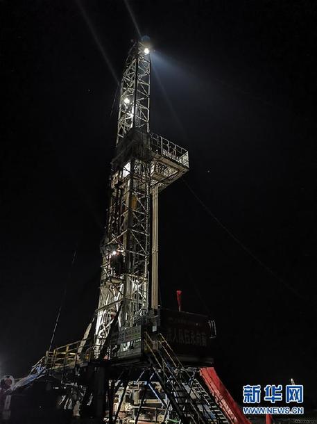 （走基層 聽民聲&middot;圖文互動）（3）&ldquo;條件進步了，好作風沒變&rdquo;&mdash;&mdash;記者夜守大慶油田1205鉆井隊