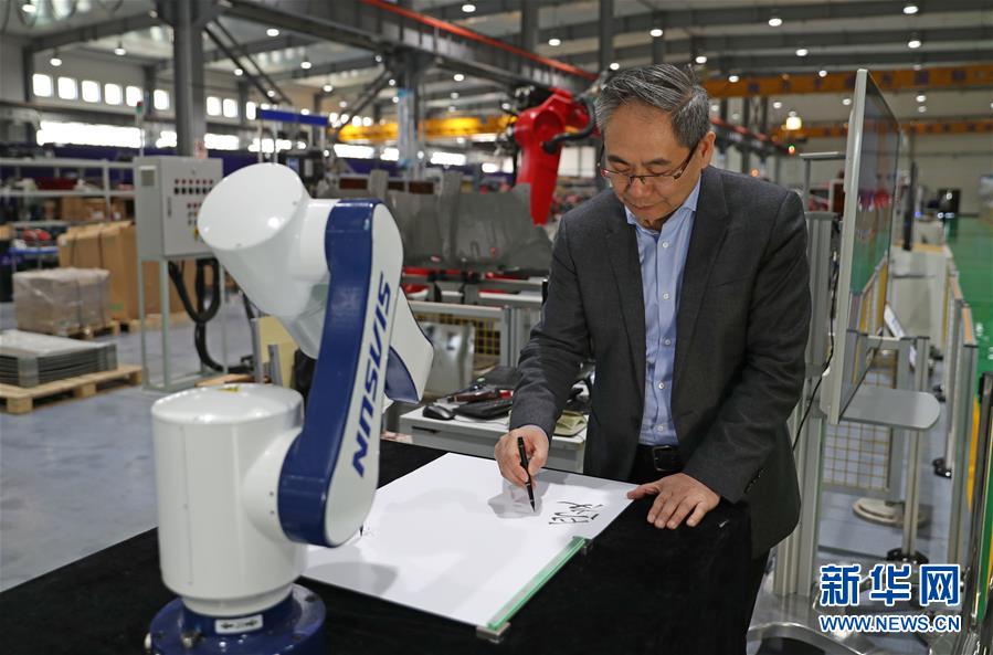 （愛國情 奮斗者&middot;圖文互動）（1）青春，就是用來奮斗的&mdash;&mdash;記沈陽新松機器人自動化股份有限公司創(chuàng)始人兼總裁曲道奎