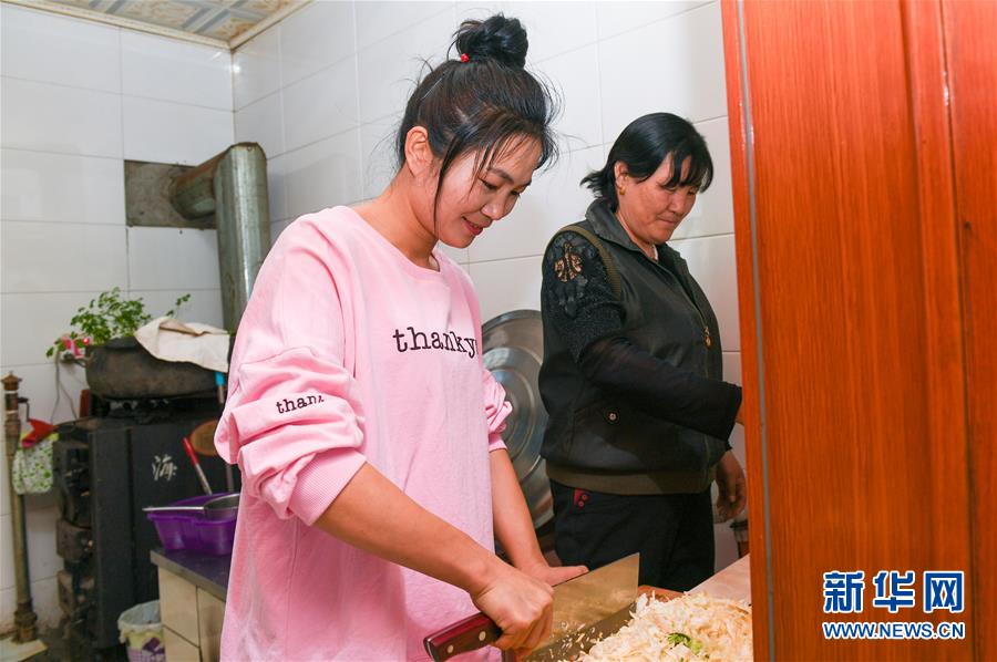 （壯麗70年&middot;奮斗新時(shí)代&middot;圖文互動(dòng)）（2）情同一家，守望相助，共奔小康&mdash;&mdash;內(nèi)蒙古興安盟巴彥敖包嘎查民族團(tuán)結(jié)見聞