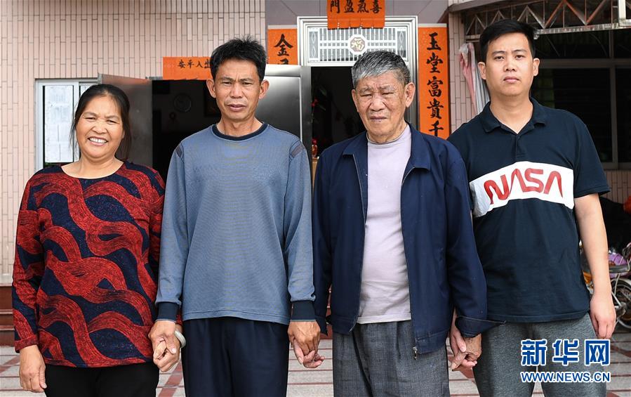 （新華全媒頭條&middot;圖文互動）（9）守望&mdash;&mdash;記舢舨洲&ldquo;島主&rdquo;黃燦明一門四代航標工