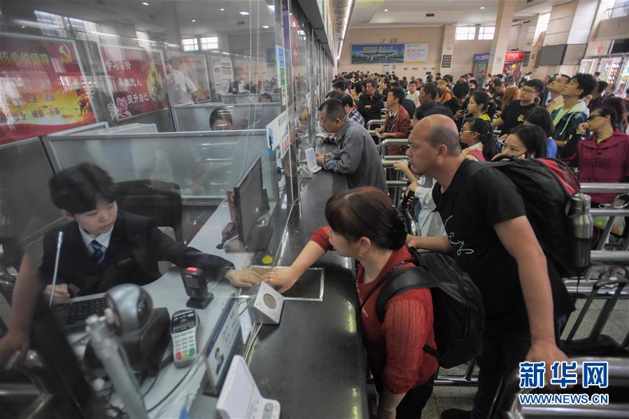 （社會(huì)）（1）長(zhǎng)沙火車站迎來(lái)&ldquo;五一&rdquo;假期返程高峰