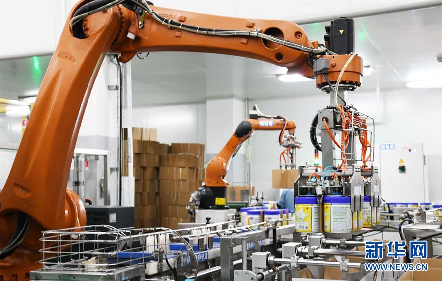 （在習近平新時代中國特色社會主義思想指引下&mdash;&mdash;新時代新作為新篇章&middot;圖文互動）（4）&ldquo;無人作業(yè)&rdquo;來臨 綠色食品&ldquo;當家&rdquo;&mdash;&mdash;黑龍江探索現代農業(yè)發(fā)展路徑