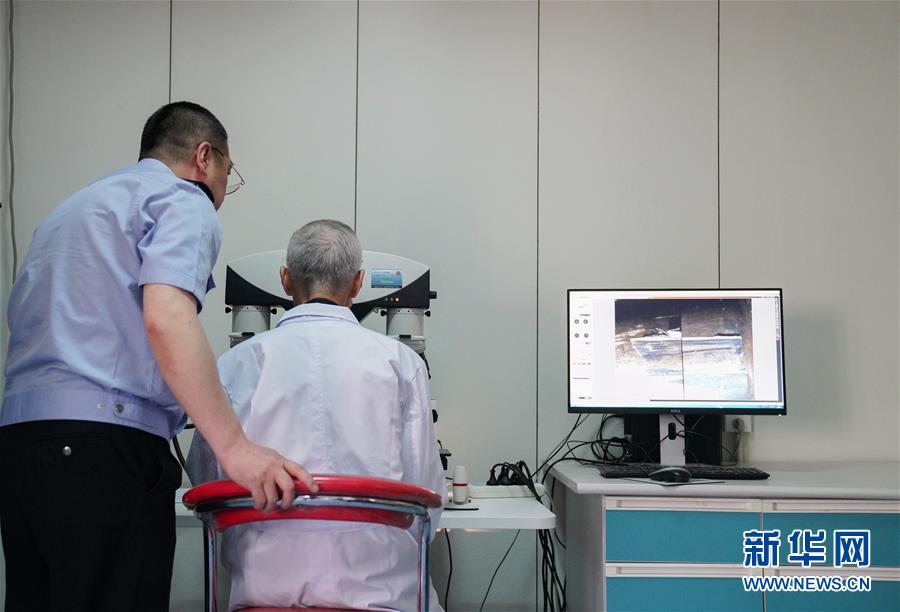 （新華全媒頭條&middot;時(shí)代先鋒&middot;圖文互動(dòng)）（5）傳奇的英雄 無悔的忠誠&mdash;&mdash;記刑偵痕跡檢驗(yàn)專家崔道植