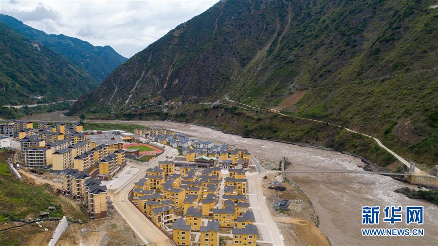 （直過民族脫貧攻堅&middot;圖文互動）（1）下山！傈僳群眾開啟新生活