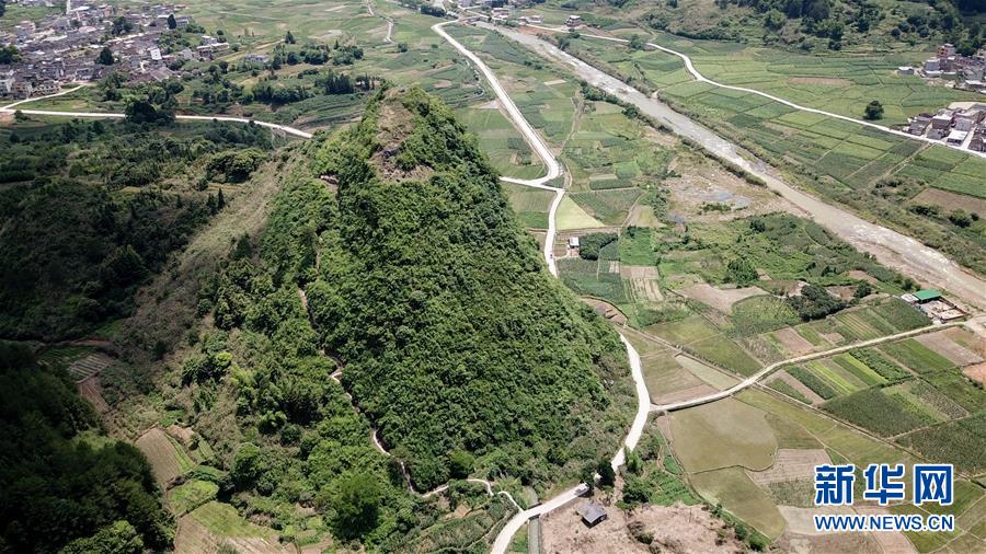 （壯麗70年&middot;奮斗新時代&mdash;&mdash;記者再走長征路&middot;圖文互動）（1）永恒祭奠：他們，倒在了第二道封鎖線上