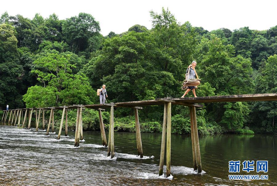 （壯麗70年&middot;奮斗新時(shí)代&mdash;&mdash;記者再走長征路&middot;圖文互動）（1）啊，紅軍橋！