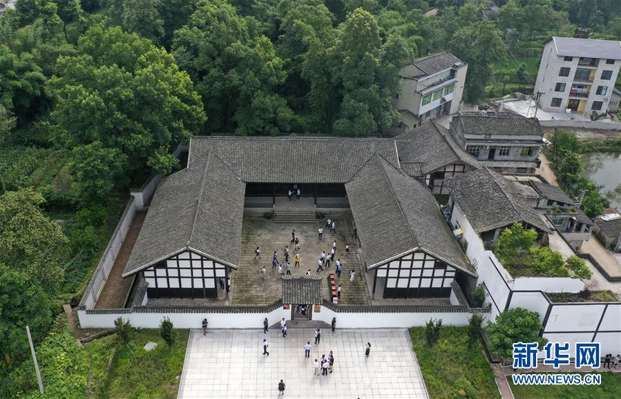 (壯麗70年·奮斗新時(shí)代——記者再走長征路·圖文互動)(2)一塊懷表的革命傳承:給王良將軍的一封信