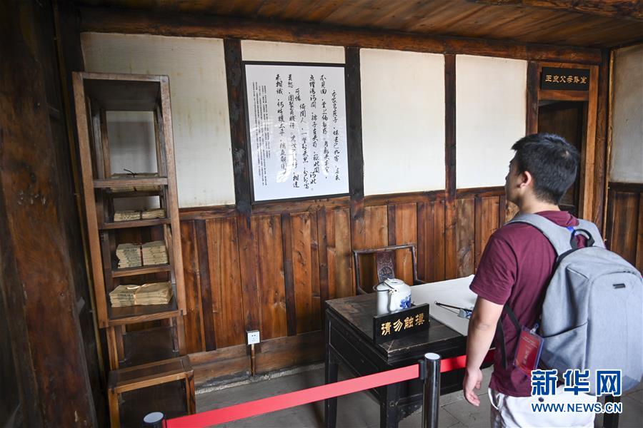 (壯麗70年·奮斗新時(shí)代——記者再走長征路·圖文互動)(5)一塊懷表的革命傳承:給王良將軍的一封信