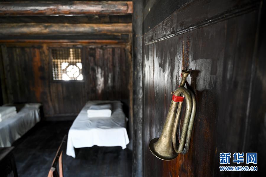 （壯麗70年&middot;奮斗新時(shí)代&mdash;&mdash;記者再走長(zhǎng)征路&middot;圖文互動(dòng)）（4）手捧棉被憶紅軍：走了那么多年，我們都念他們的好