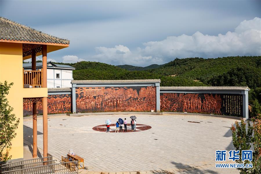 （新華全媒頭條&middot;壯麗70年&middot;奮斗新時(shí)代&mdash;&mdash;記者再走長(zhǎng)征路&middot;圖文互動(dòng)）（2）前進(jìn)，向著光明的方向&mdash;&mdash;尋訪金沙江畔紅色印記