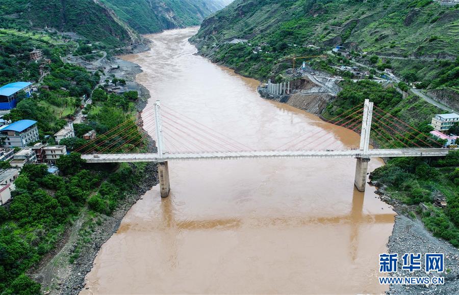 （新華全媒頭條&middot;壯麗70年&middot;奮斗新時(shí)代&mdash;&mdash;記者再走長(zhǎng)征路&middot;圖文互動(dòng)）（3）前進(jìn)，向著光明的方向&mdash;&mdash;尋訪金沙江畔紅色印記