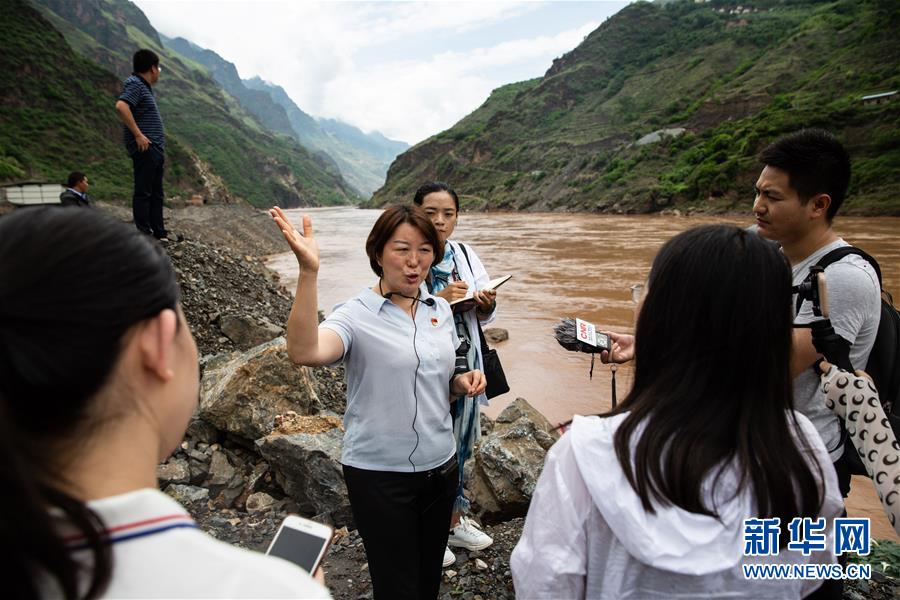 （新華全媒頭條&middot;壯麗70年&middot;奮斗新時(shí)代&mdash;&mdash;記者再走長(zhǎng)征路&middot;圖文互動(dòng)）（6）前進(jìn)，向著光明的方向&mdash;&mdash;尋訪金沙江畔紅色印記