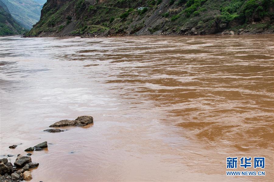 （新華全媒頭條&middot;壯麗70年&middot;奮斗新時(shí)代&mdash;&mdash;記者再走長(zhǎng)征路&middot;圖文互動(dòng)）（7）前進(jìn)，向著光明的方向&mdash;&mdash;尋訪金沙江畔紅色印記