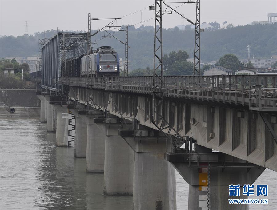 (壯麗70年·奮斗新時代——共和國發(fā)展成就巡禮·圖文互動)(4)治蜀往事激越 興川今朝豪邁——新中國成立70年四川發(fā)展巡禮