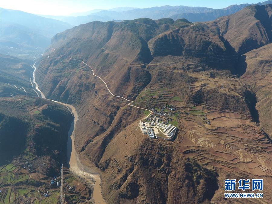 (壯麗70年·奮斗新時代——共和國發(fā)展成就巡禮·圖文互動)(10)治蜀往事激越 興川今朝豪邁——新中國成立70年四川發(fā)展巡禮