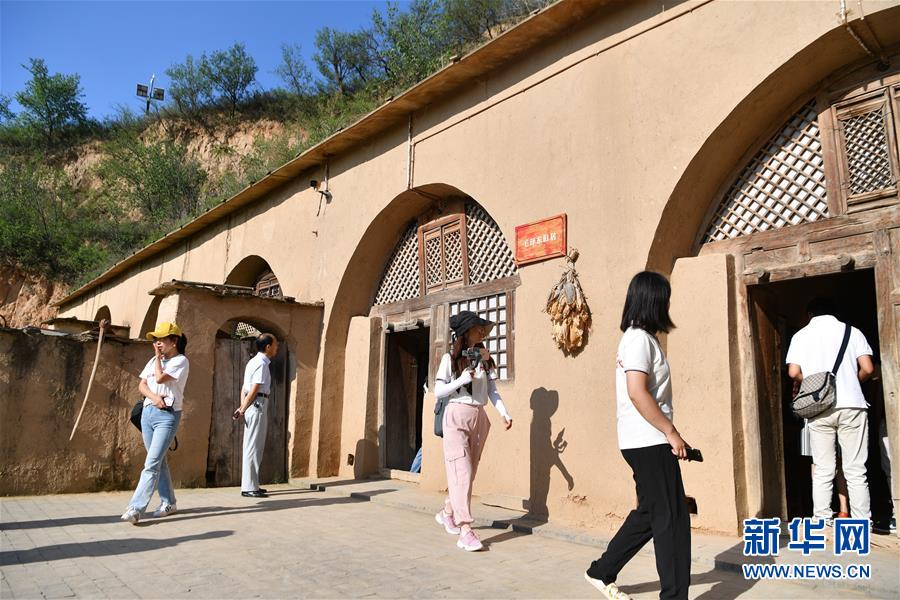 （新華全媒頭條·壯麗70年·奮斗新時(shí)代——記者再走長征路·圖文互動(dòng)）（9）紅星，從這里照耀中國——陜北見證中國革命的歷史轉(zhuǎn)折