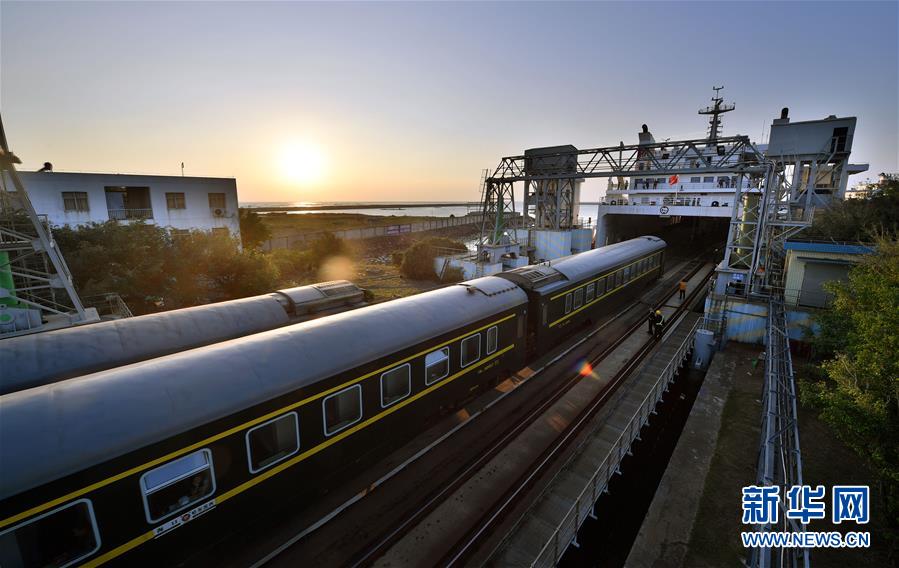 （壯麗70年&middot;奮斗新時(shí)代&mdash;&mdash;共和國(guó)發(fā)展成就巡禮）（11）人暢其行、貨暢其流&mdash;&mdash;共和國(guó)交通運(yùn)輸業(yè)發(fā)展成就巡禮