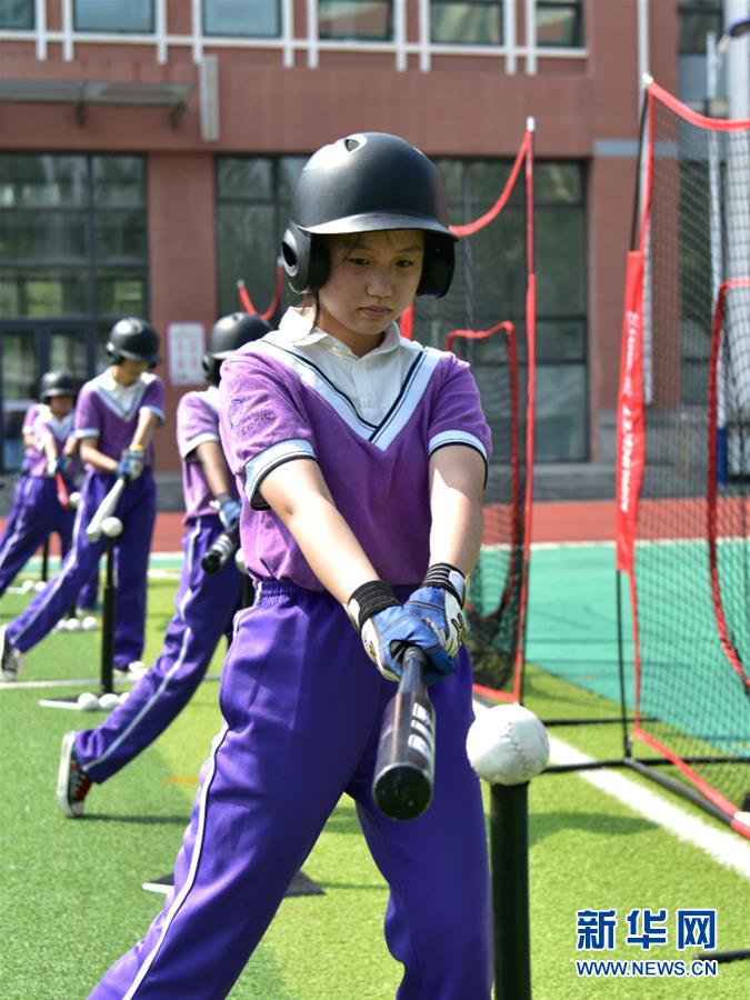 （體育&middot;圖文互動）（3）（在習(xí)近平新時代中國特色社會主義思想指引下&mdash;&mdash;新時代新作為新篇章&middot;總書記關(guān)心的百姓身邊事）奔跑吧，少年！&mdash;&mdash;體育讓孩子們插上強(qiáng)壯的翅膀（配本社同題文字稿）