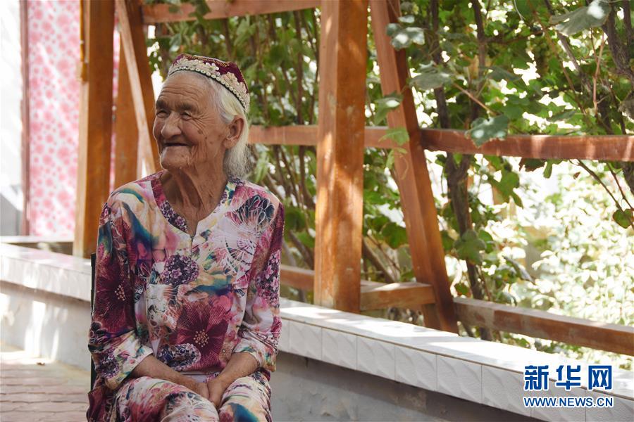 (新華全媒頭條·圖文互動(dòng))(1)同心筑夢(mèng)映天山——新疆70年改革發(fā)展穩(wěn)定述評(píng)