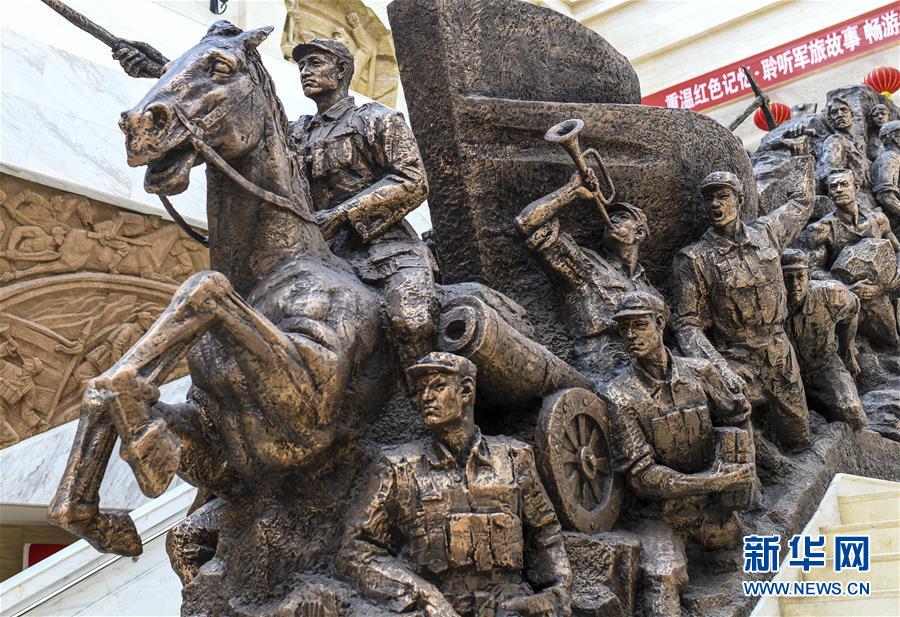 (新華全媒頭條·圖文互動(dòng))(3)同心筑夢(mèng)映天山——新疆70年改革發(fā)展穩(wěn)定述評(píng)