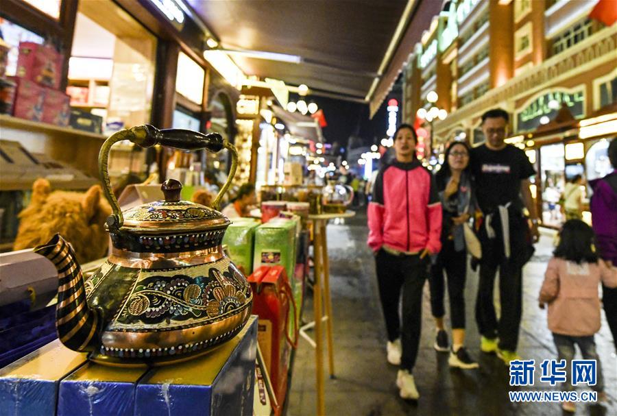 (新華全媒頭條·圖文互動(dòng))(6)同心筑夢(mèng)映天山——新疆70年改革發(fā)展穩(wěn)定述評(píng)