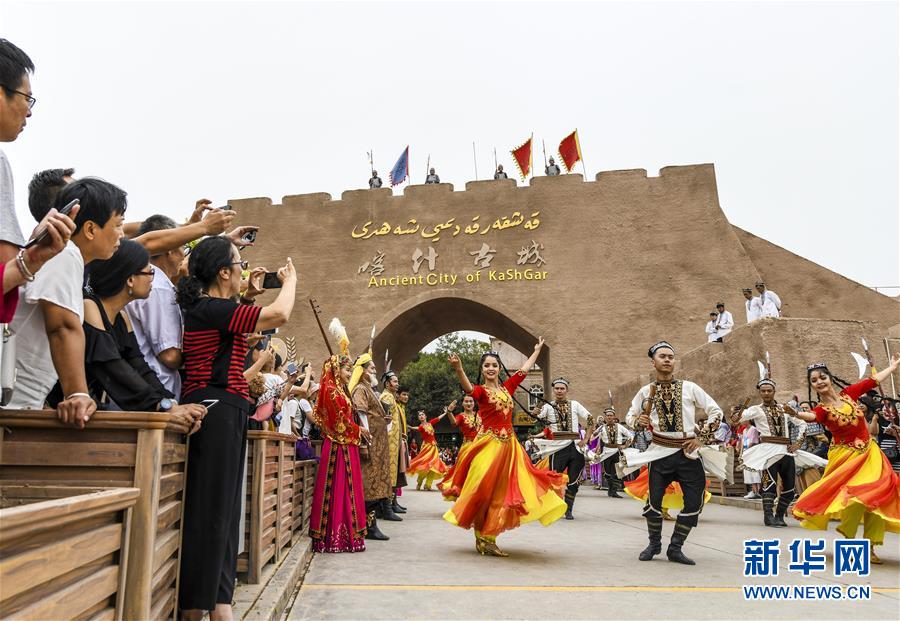 (新華全媒頭條·圖文互動(dòng))(8)同心筑夢(mèng)映天山——新疆70年改革發(fā)展穩(wěn)定述評(píng)