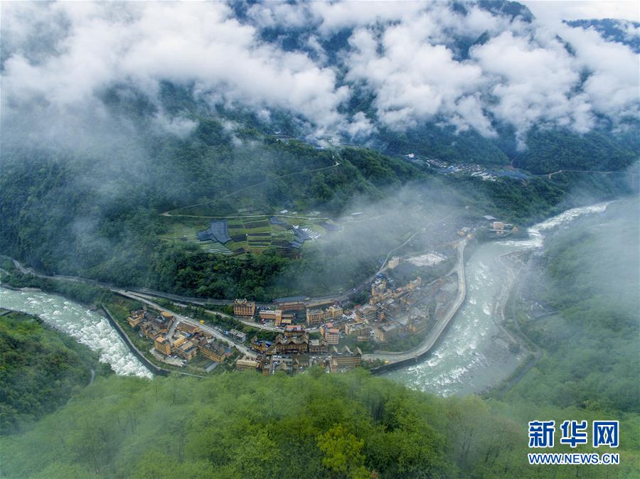 （新華全媒頭條&middot;圖文互動）（10）讓各民族手足相親守望相助&mdash;&mdash;以習近平同志為核心的黨中央關(guān)心少數(shù)民族和民族工作紀實