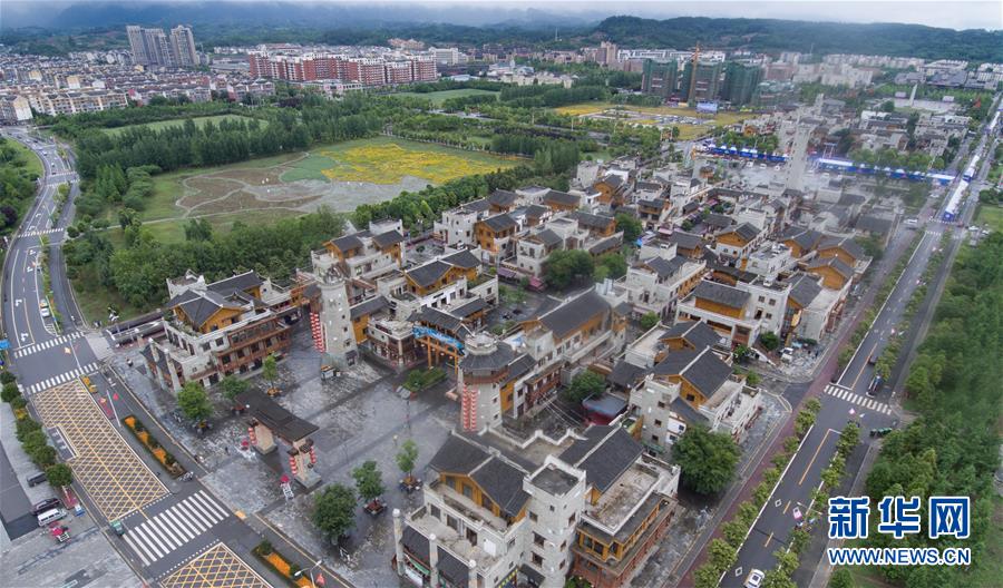 （新華全媒頭條&middot;圖文互動）（12）讓各民族手足相親守望相助&mdash;&mdash;以習近平同志為核心的黨中央關(guān)心少數(shù)民族和民族工作紀實