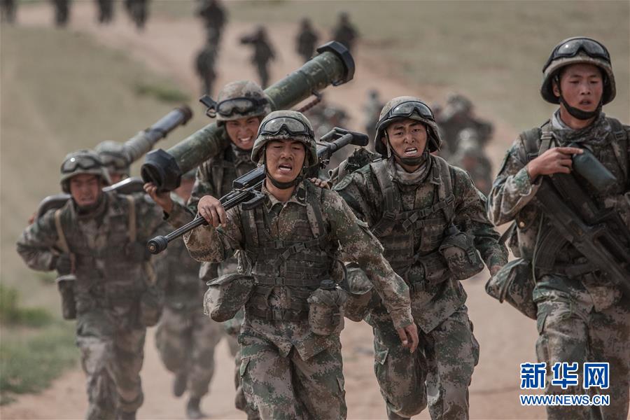 （新華全媒頭條&middot;圖文互動）（13）沿著中國特色強軍之路闊步前進(jìn)&mdash;&mdash;黨中央、中央軍委領(lǐng)導(dǎo)推進(jìn)國防和軍隊建設(shè)70年紀(jì)實