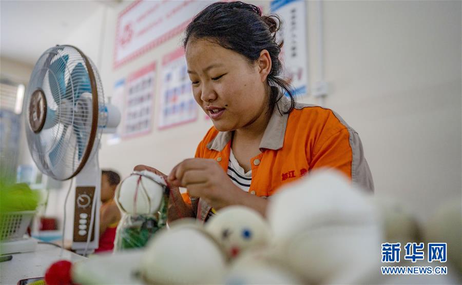 (新華全媒頭條·決戰(zhàn)決勝脫貧攻堅·圖文互動)(8)為了人與自然和諧共生——云南“三江并流”地區(qū)決戰(zhàn)精準脫貧的“生態(tài)畫卷”