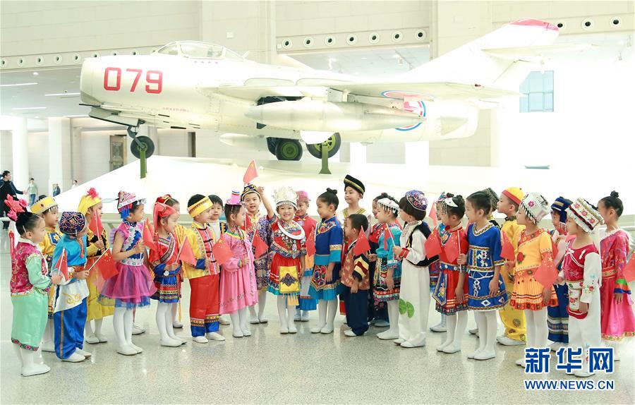 （人民空軍70年&middot;圖文互動）（2）我愛祖國的藍天&mdash;&mdash;空軍強軍主題紀念封8張&ldquo;同框照&rdquo;背后的故事 