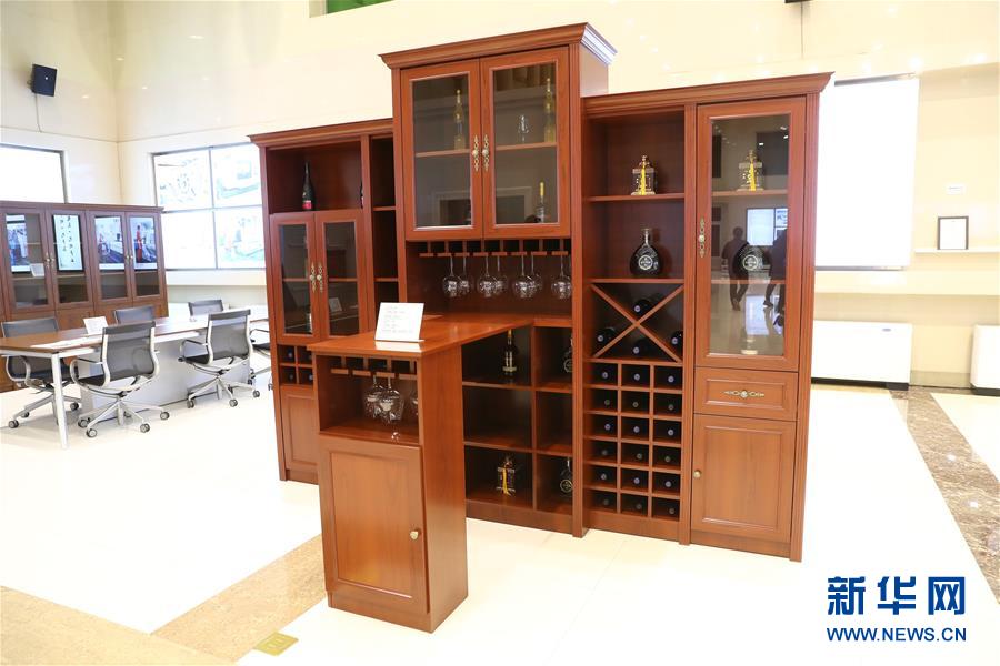 (四中全會(huì)精神在基層·圖文互動(dòng))(1)老工業(yè)城市“明星產(chǎn)品”的昔與今