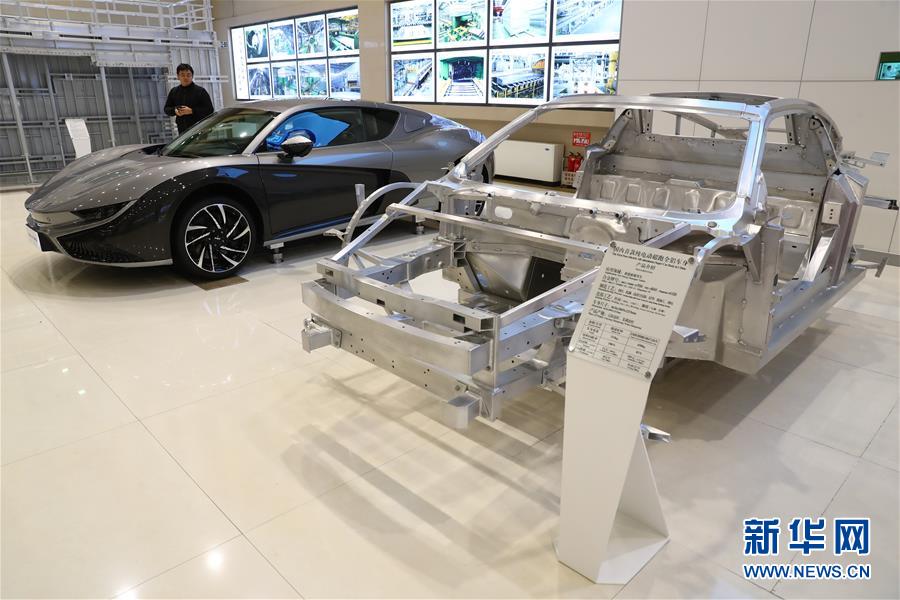 (四中全會(huì)精神在基層·圖文互動(dòng))(2)老工業(yè)城市“明星產(chǎn)品”的昔與今