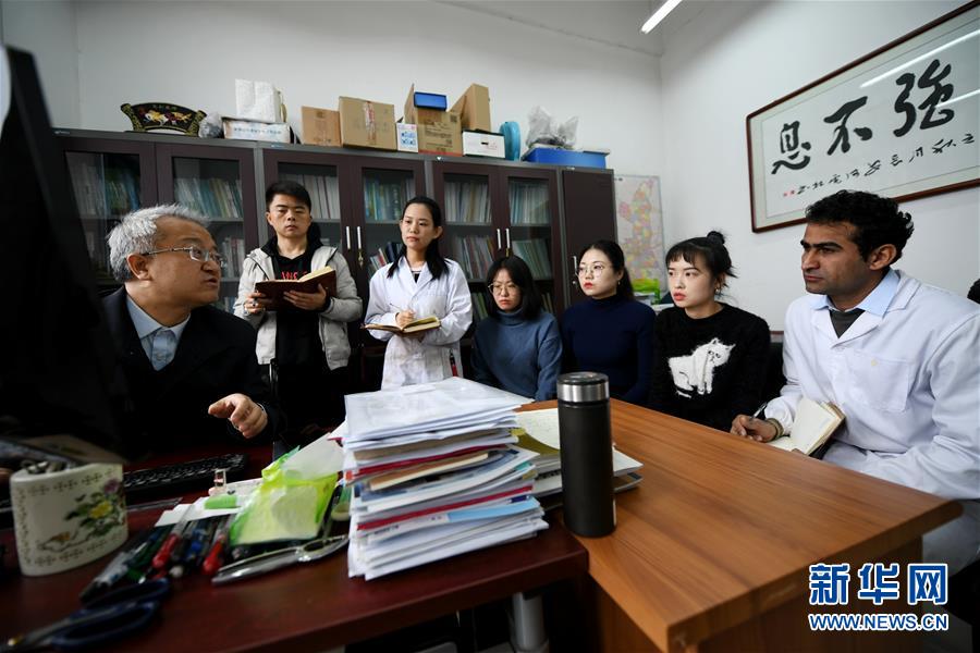 (在習(xí)近平新時(shí)代中國特色社會(huì)主義思想指引下——新時(shí)代新作為新篇章·總書記關(guān)切開放事·圖文互動(dòng))(1)來中國“學(xué)種地”的“洋學(xué)生”