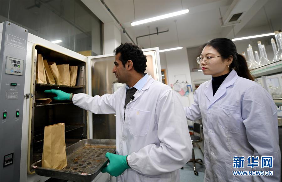 (在習(xí)近平新時(shí)代中國特色社會(huì)主義思想指引下——新時(shí)代新作為新篇章·總書記關(guān)切開放事·圖文互動(dòng))(2)來中國“學(xué)種地”的“洋學(xué)生”