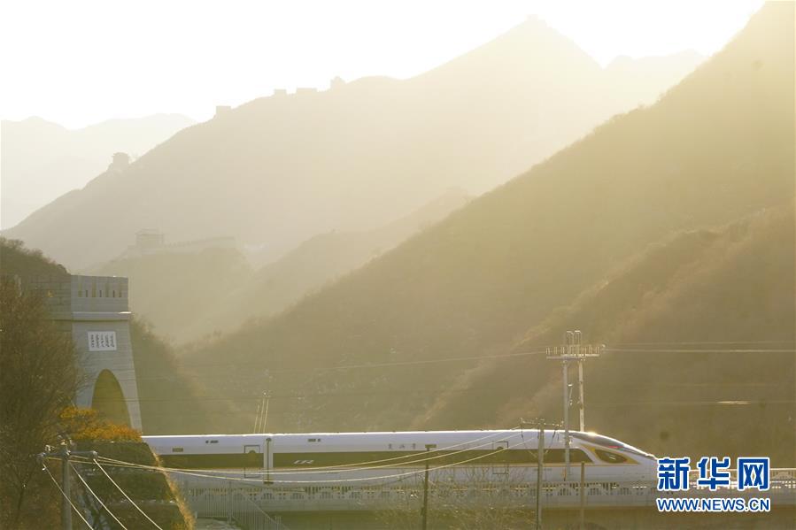 （新華全媒頭條&middot;圖文互動(dòng)）（11）百年跨越，逐夢(mèng)京張&mdash;&mdash;寫在京張高鐵開通暨中國(guó)高鐵突破3.5萬公里之際