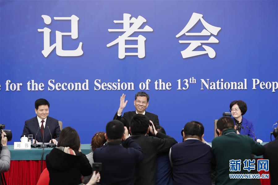（兩會(huì)&middot;XHDW）（2）財(cái)政部部長(zhǎng)劉昆等就&ldquo;財(cái)稅改革和財(cái)政工作&rdquo;答記者問(wèn)