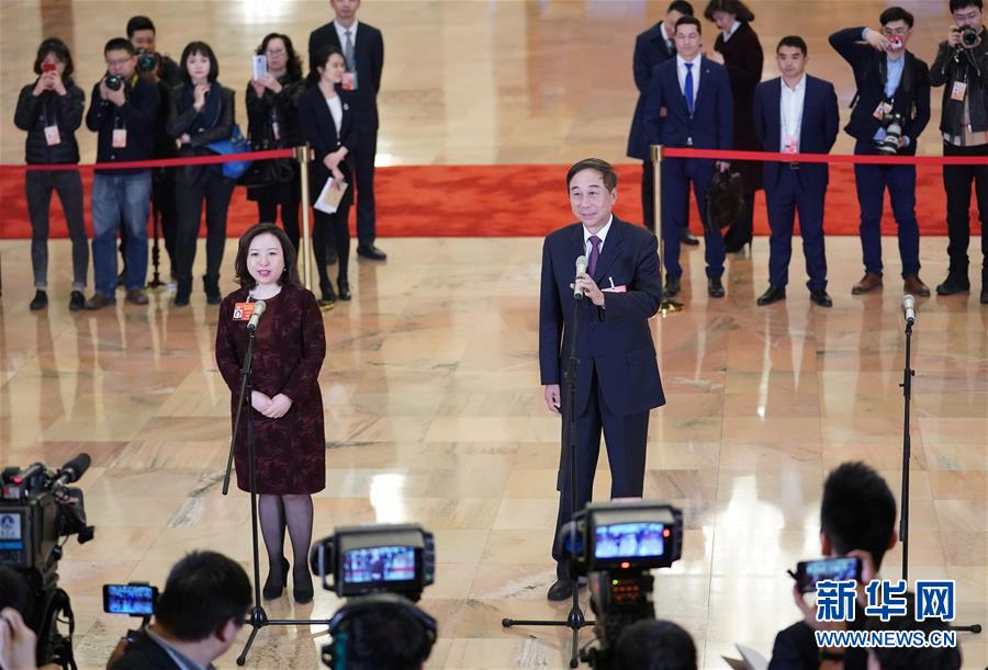 （兩會(huì)&middot;面對(duì)面）（10）全國(guó)政協(xié)委員接受采訪