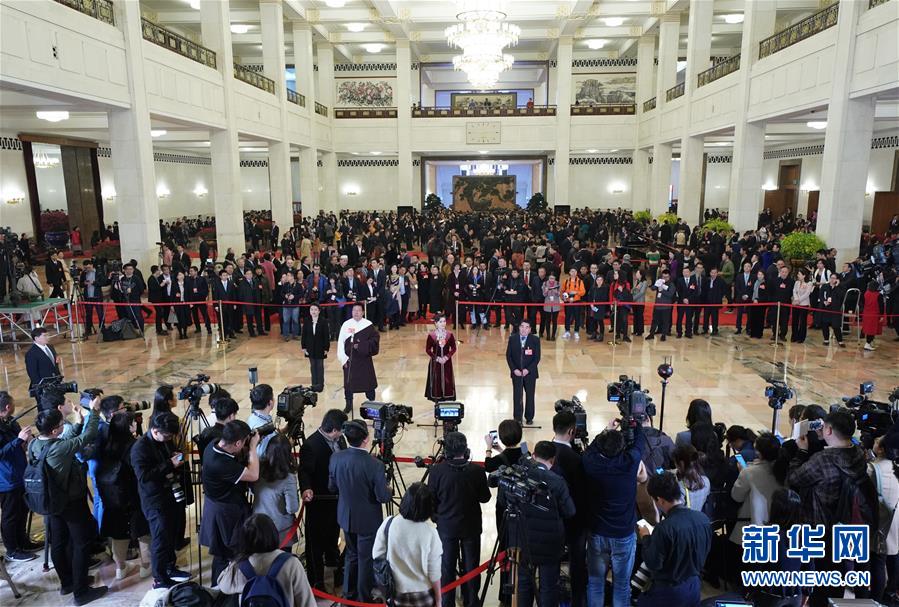 （兩會(huì)&middot;面對(duì)面）（12）全國(guó)政協(xié)委員接受采訪